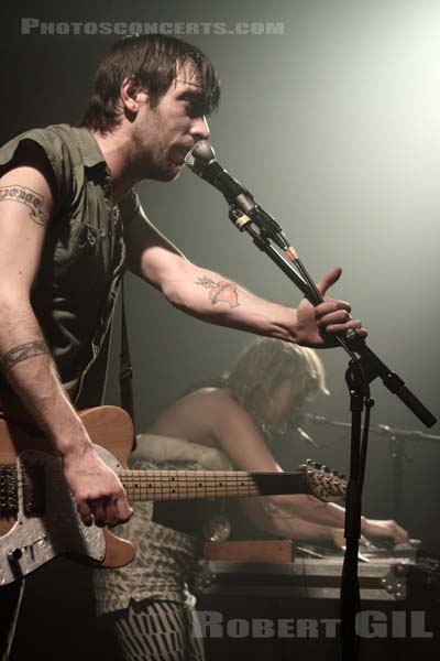 HANDSOME FURS - 2009-02-11 - PARIS - Point Ephemere - Dan Boeckner